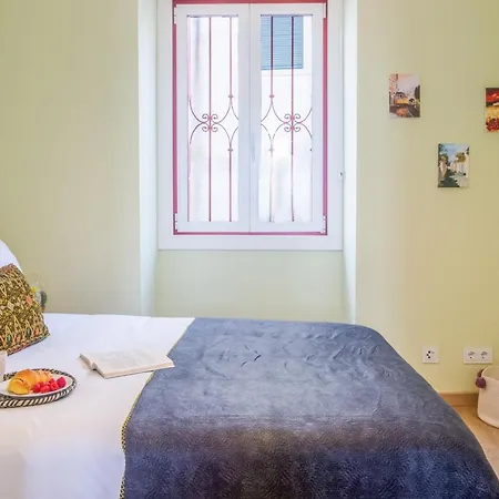 Casa Alegre Xiii, Overlooking